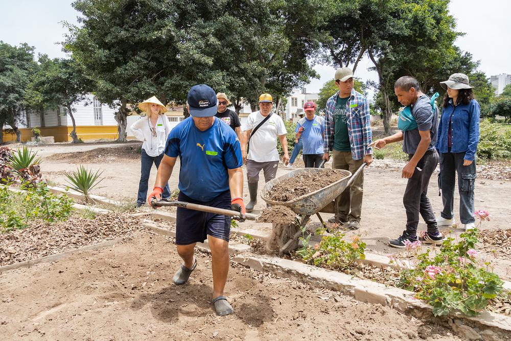 Sesión 1: Preparación del terreno.
Impartido por Maca y Gabriel, egresados de la Agraria
Zona Marginal